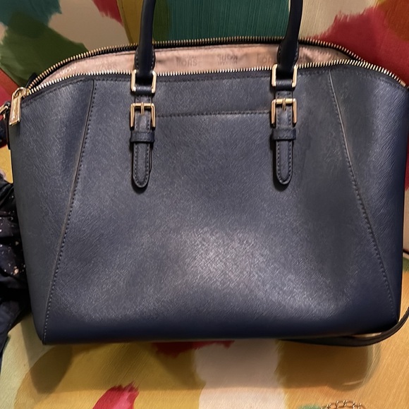 Micheal kors navy blue basically brand new used once or twice - Picture 3 of 3